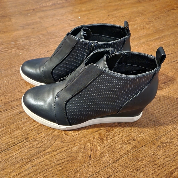 Black high heeled boots - Picture 1 of 9